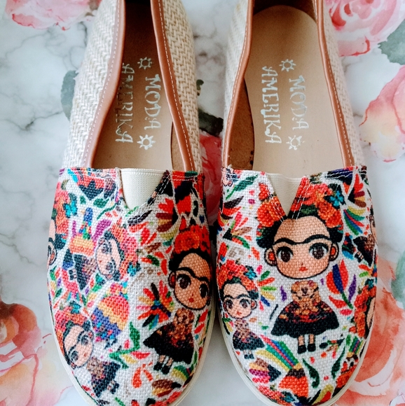 Handmade Shoes - Frida Kahlo slip on shoes